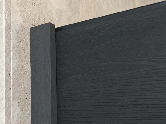 Zárt WPC kerítés WPC U profillal