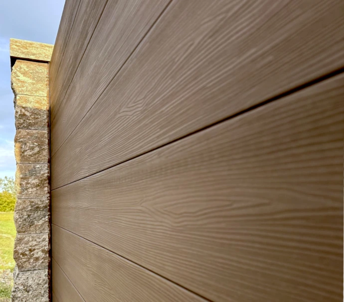 Faerezetes egymásra tehető WPC kerítés